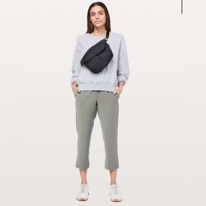 Lululemon On The Fly Woven Grey Sage Cropped Pant Size 6 Pockets